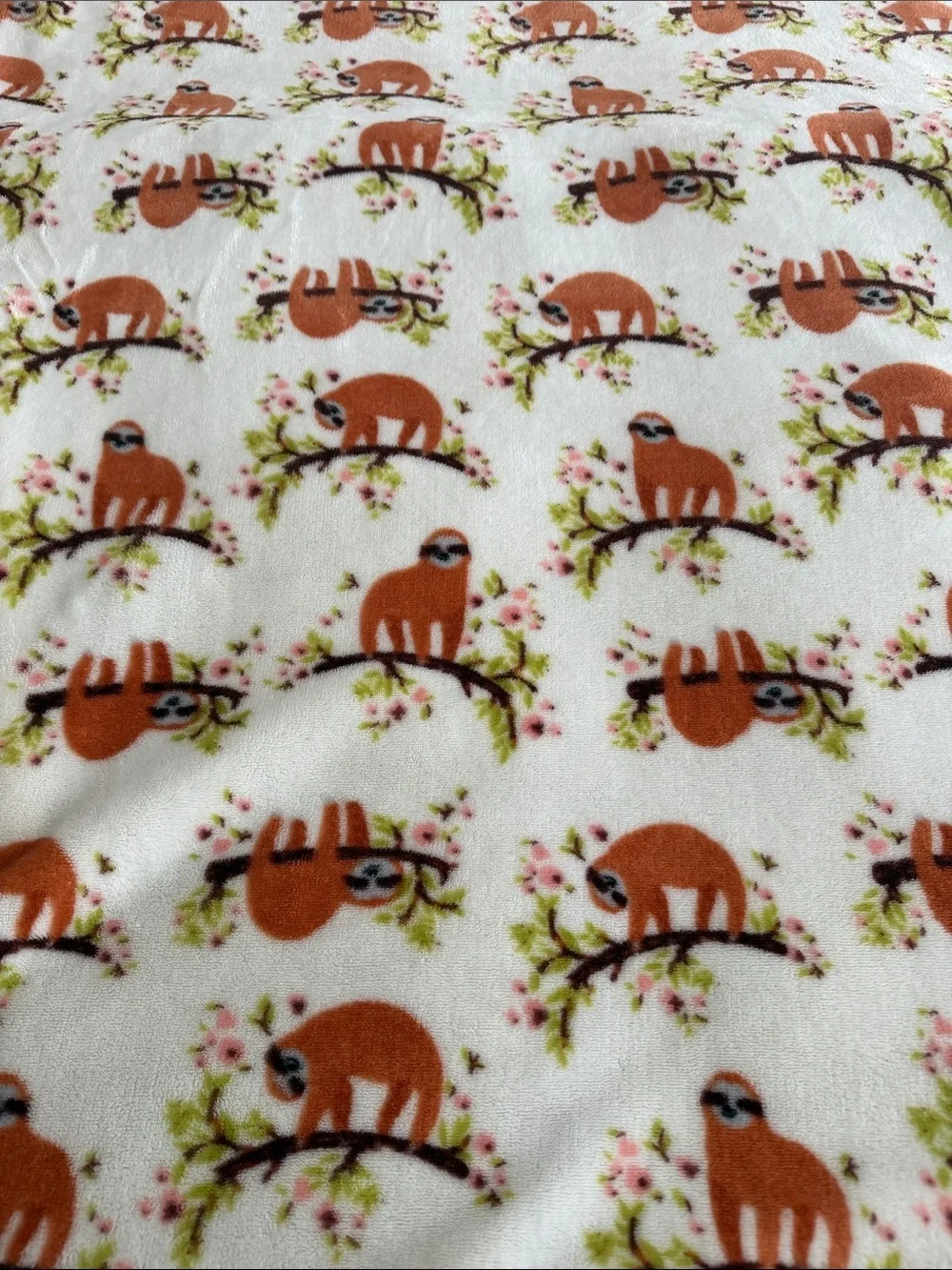 Cute Sloth Print Plush Throw - White with Rust Sloths